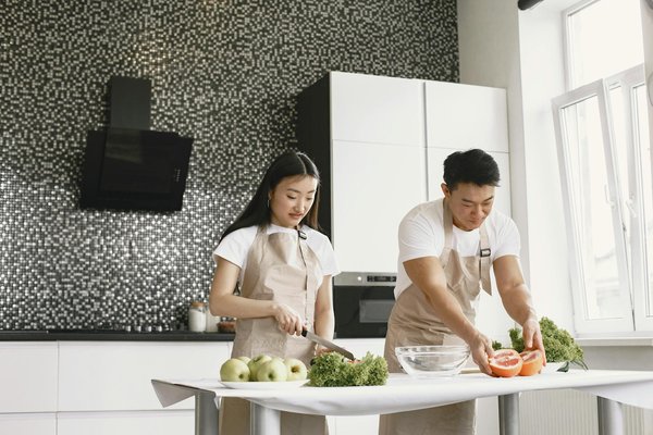 Plongez dans l'art de la dégustation de champagne : créez une soirée mémorable dans un bar à vins chic